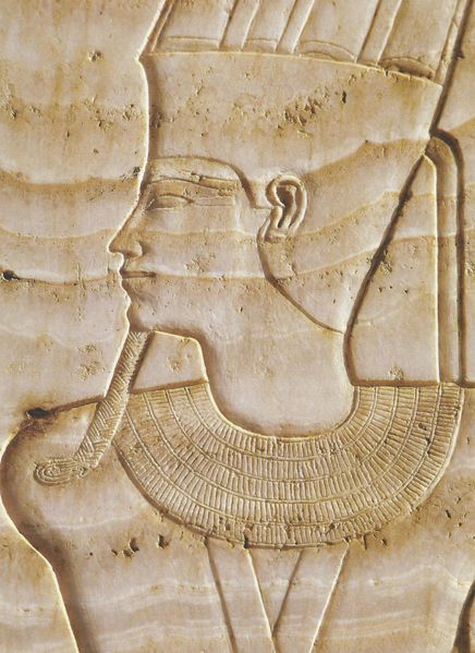 Temple-de-Karnak.-Le-neter-porte-bien-ici-une-barbe-tress.jpg