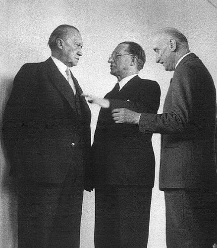 1952_Adenauer_Schuman_De_Gasperi.jpg