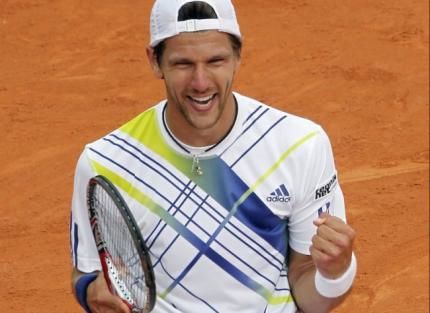 jurgen-melzer-laisse-eclater-sa-joie-sur-la-terre-battue-pa.jpg