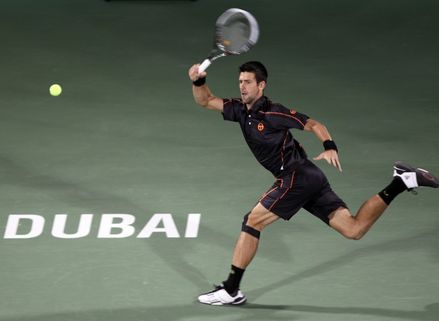 novak-djokovic-s-impose-pour-la-deuxieme-fois-consecutive-f.jpg