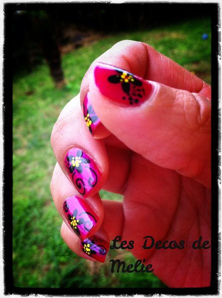 nail-art-fleurs--l-acrylique-sur-vernis-duochrome2.jpg