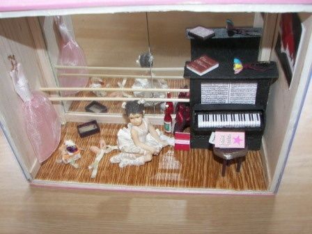 vitrine miniature : la salle de danse