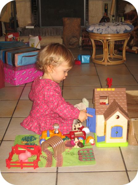 faustine-joue-a-la-ferme.jpg