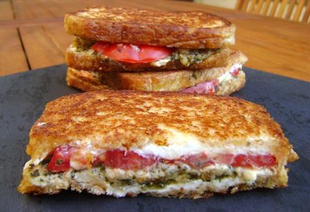 Grilled-Cheese-Pesto-Sauge-et-Tomates-2.JPG
