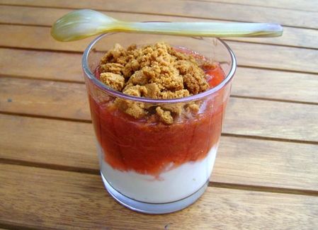 Verrines-Fraises-Rhubarbe-Speculoos.JPG