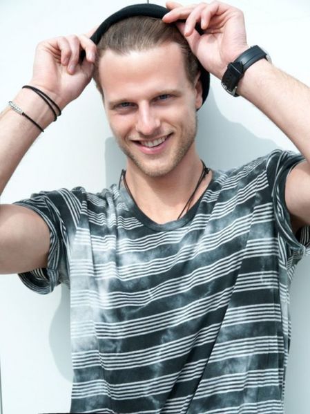 Luis-Kelling-Belleza-Masculina-Burbujas-De-Deseo-03-592x790.jpg