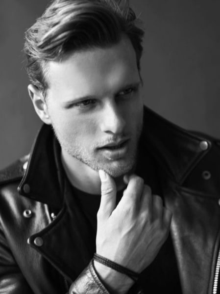 Luis-Kelling-Belleza-Masculina-Burbujas-De-Deseo-04-592x790.jpg