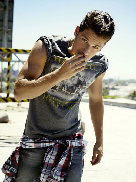 Arthur-Sales-Hot-Reserved-011-524x700.jpg