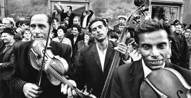 Gypsies-in-the-Czech-Republic--1966--by-Josef-Koudelka.jpg