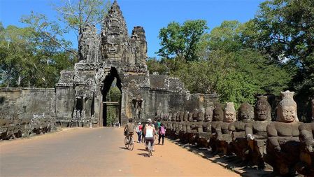 Porte-sud-d-Angkor-Thom--3---Small-.JPG