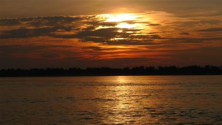 sunset-Mekong--Small-.JPG