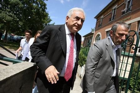 275441_dominique-strauss-kahn-g-et-le-maire-de-sarcelles-fr.jpg