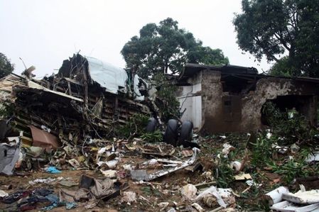 crash-brazza-debris-habitations