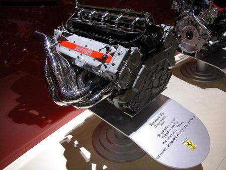 Ferrari_Moteur.jpg