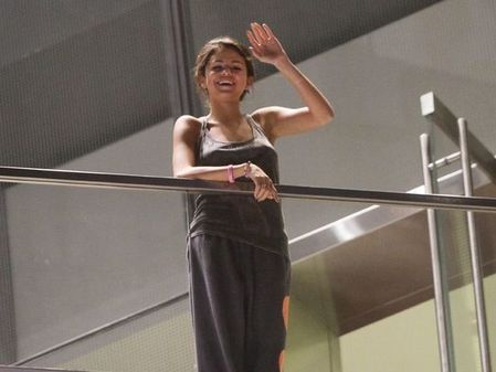 Selena Gomez Email Address Fans on Selena G Mez Sorprende A Fans Lime Os Cigarloungemusic Com