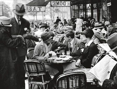 Kertesz_Cafedudome_1925.jpg