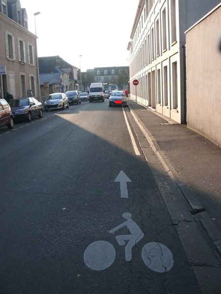 2012-02-02-Blois-rue-du-18-juin-Prefecture-jpg
