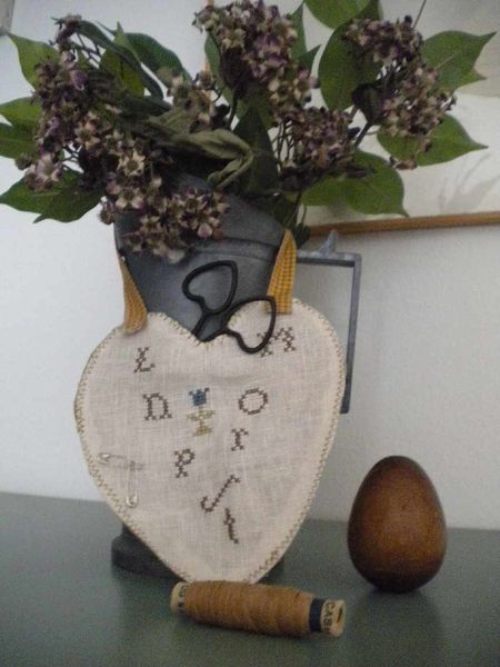 Letter-Scissor-Pouch3.jpg