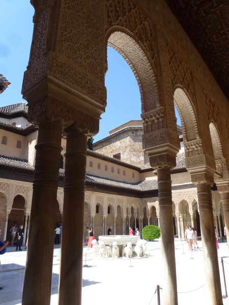 GRENADE---Alhambra---palais-nasrides---Palacio-de-los-Leone.JPG