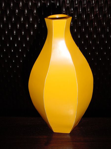 vase bois jaune