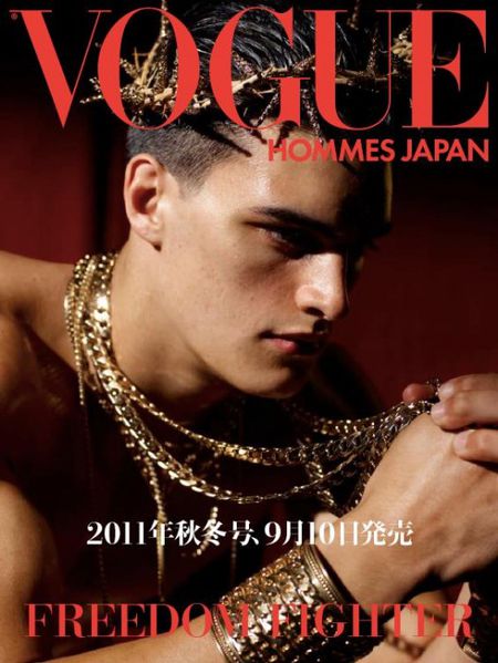 Vogue-Hommes-Japan-Branislav-Jankic-2011-Burbujas-De-Deseo-.jpg