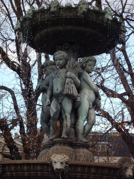 Fontaine - jardin des Champs-Elysées - automne