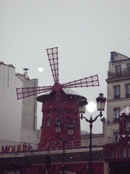 Moulin rouge sous la neige +