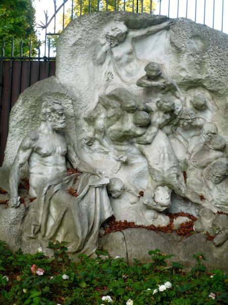 Parc de la Muette-Paris- Victor Hugo ouLa Vision du Poete-Haut relief Georges Bareau