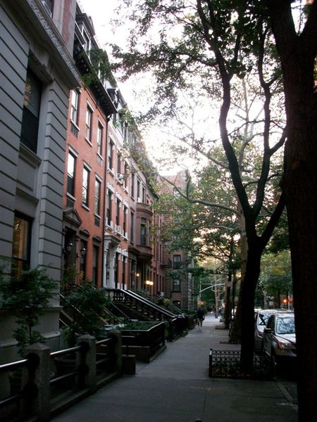 15C-Brownstone-houses-a-Brooklyn.JPG