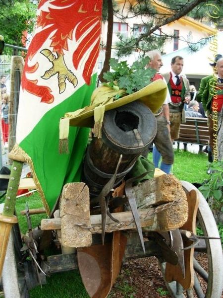 Canon exposé lors de la fête de Matrei am Brenner -> Cliquez sur la photo pour découvrir l'album Canon-a-Matrei-am-Brenner.JPG