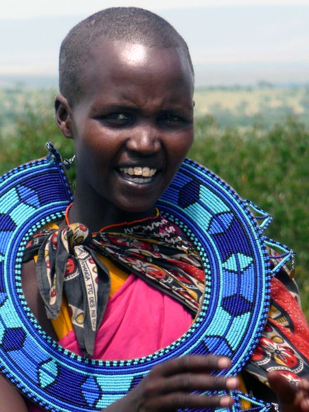 Femme Masaï regarde