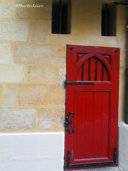 porte-rouge.jpg