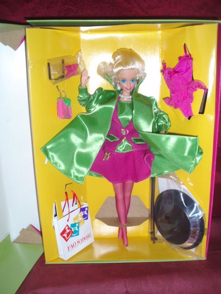 VG-11-11---Ello---Barbie-FAO-002.jpg