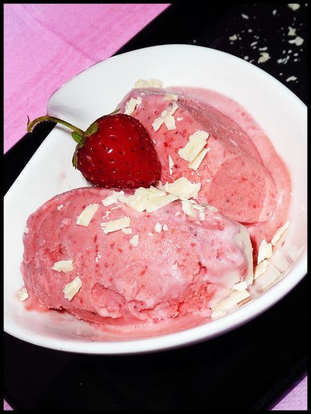 glace-fraise-sauce-choco-2.jpg