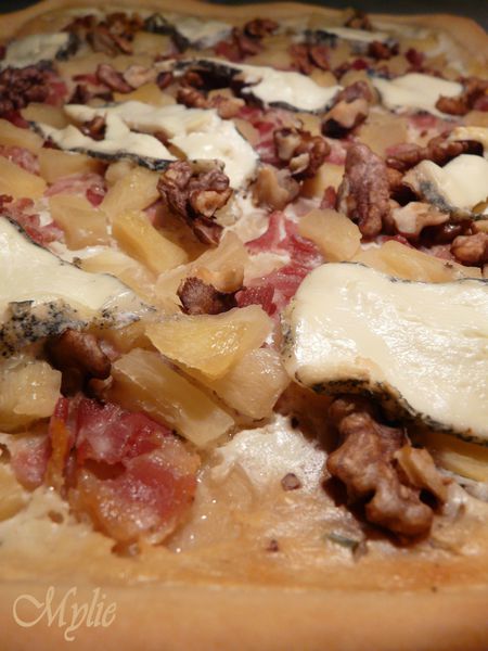 pizza chèvre, bacon, ananas, noix 2