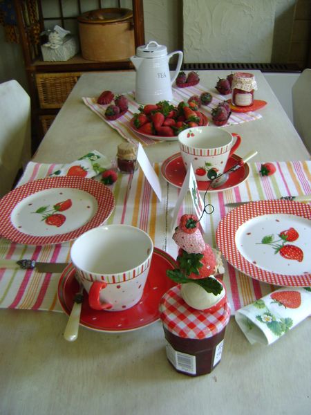 table petite dejeuner fraises 008