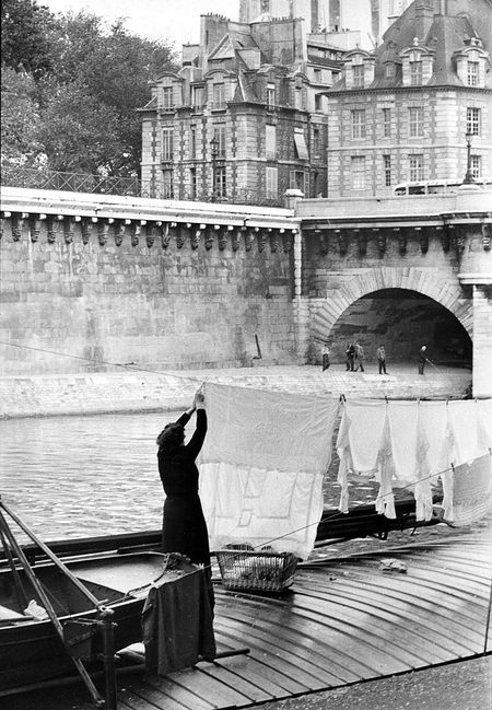Henri-Cartier-Bresson-10-Le-Pont-Neuf-Paris.jpg