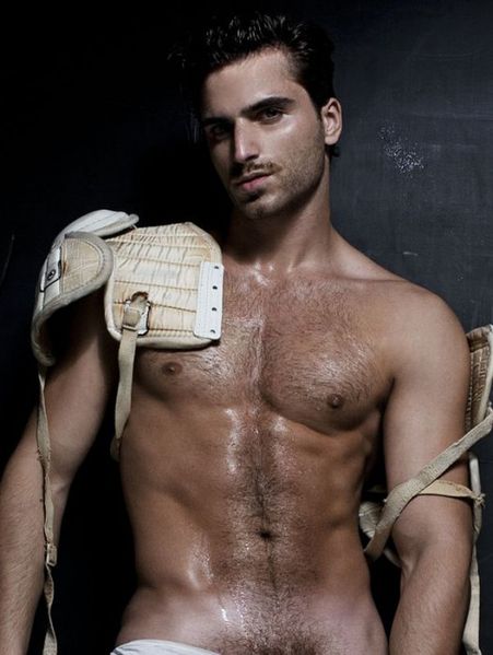 Trevor-Shapiro-Deseo-Hombre-Burbujas-De-Deseo-09-527x700.jpg