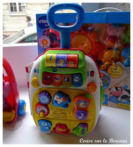 vtech baby bébé globe trotteur