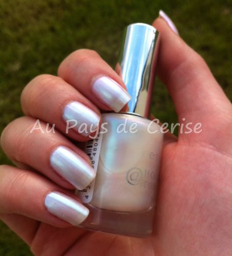 holographic-white-essence.jpg
