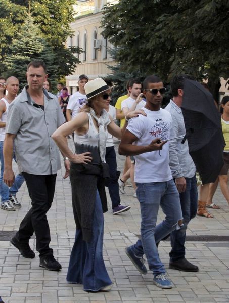 20120804-pictures-madonna-out-and-about-kiev-20