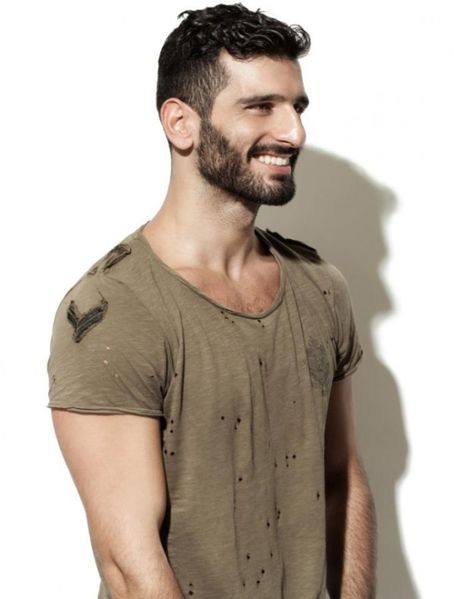 Mixalis-Kampourakis-Hot-Model-Burbujas-De-Deseo-07-599x790.jpg