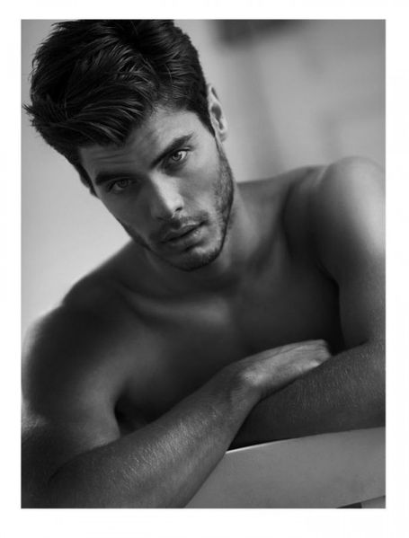 Daniel-Macedo-Belleza-Brasil-Burbujas-De-Deseo-07-532x700.jpg