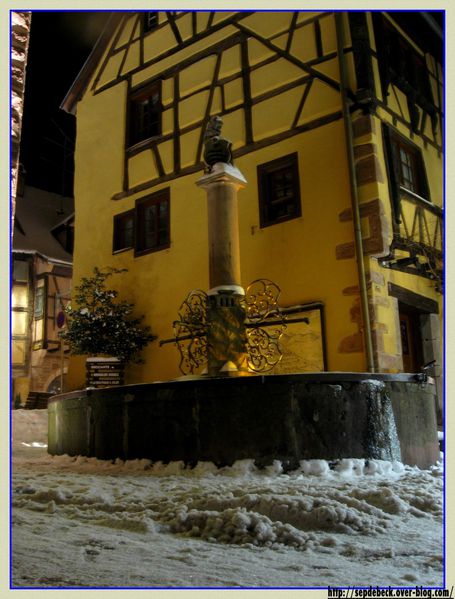 fontaine-riquewihr-neige---nuit 4207