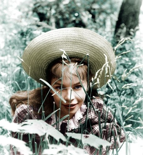 LESLIE CARON-09
