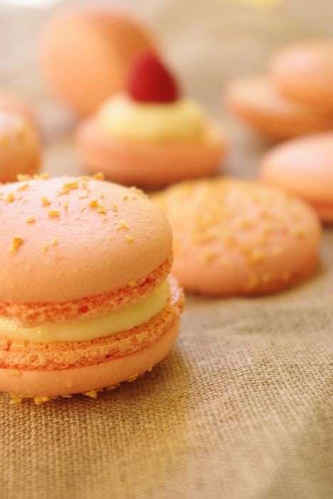 Macarons-a-la-noix-de-coco-coeur-de-framboise-4.jpg