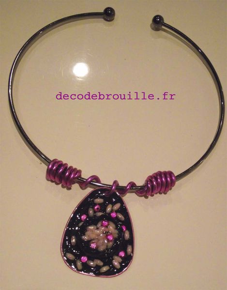 COLLIER NOIR ET ROSE