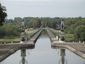 Briare-Canal-001.jpg