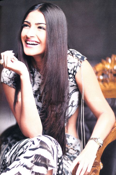 Sonam-Kapoor-pose-pour-Marie-Claire-India--Juin-2011--3.jpg