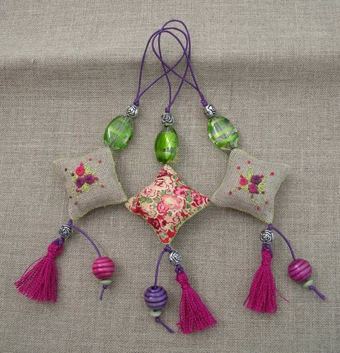 trois bijoux